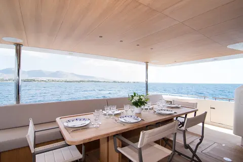 Whisper V Yacht Charter, photograph 12