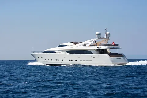 Whisper V Yacht Charter, photograph 2