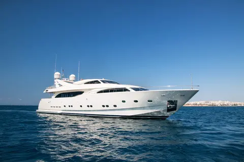 Whisper V Yacht Charter, photograph 3