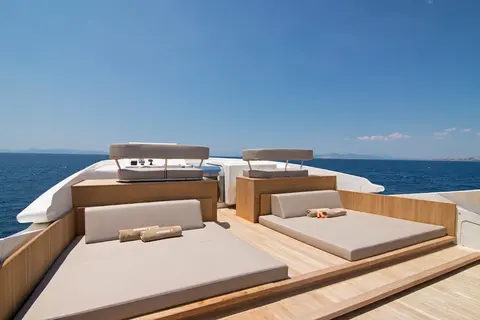 Whisper V Yacht Charter, photograph 9