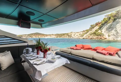 Xaman Yacht Charter, photograph 10