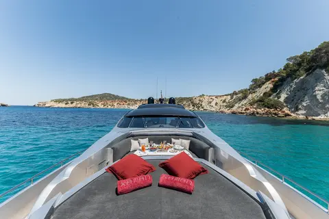 Xaman Yacht Charter, photograph 2