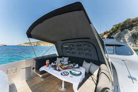 Xaman Yacht Charter, photograph 8