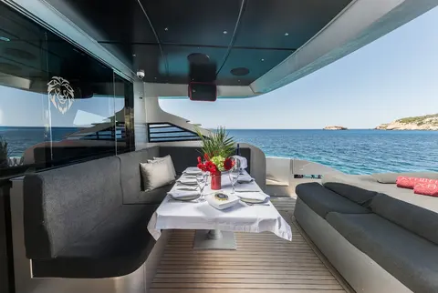 Xaman Yacht Charter, photograph 9