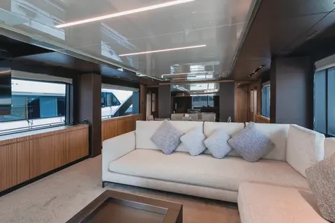 Xemati Yacht Charter in Dubai, photograph 12