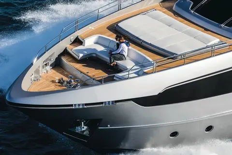 Xemati Yacht Charter in Dubai, photograph 5
