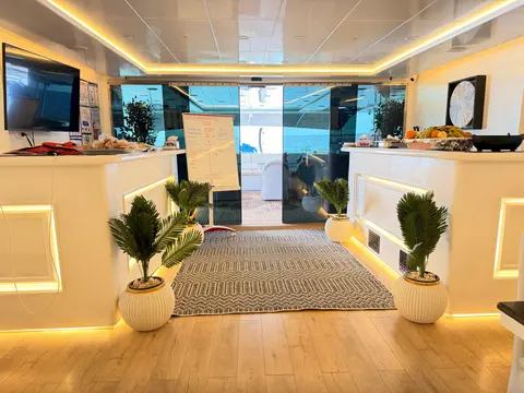Yachtiano Yacht Charter, photograph 11