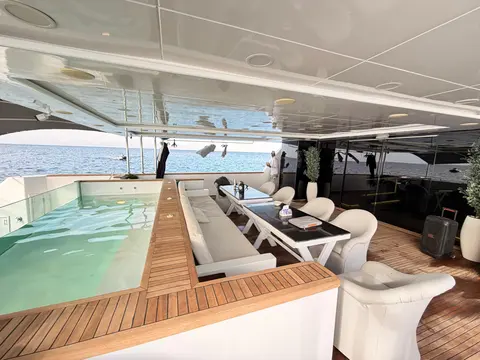 Yachtiano Yacht Charter, photograph 3