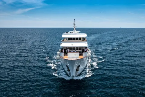 Yolo Yacht Charter, photograph 10