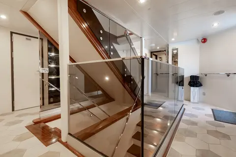 Yolo Yacht Charter, photograph 3