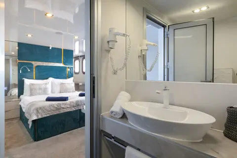 Yolo Yacht Charter, photograph 7