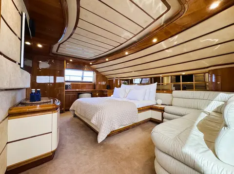 Yolo Too Yacht Charter, photograph 10