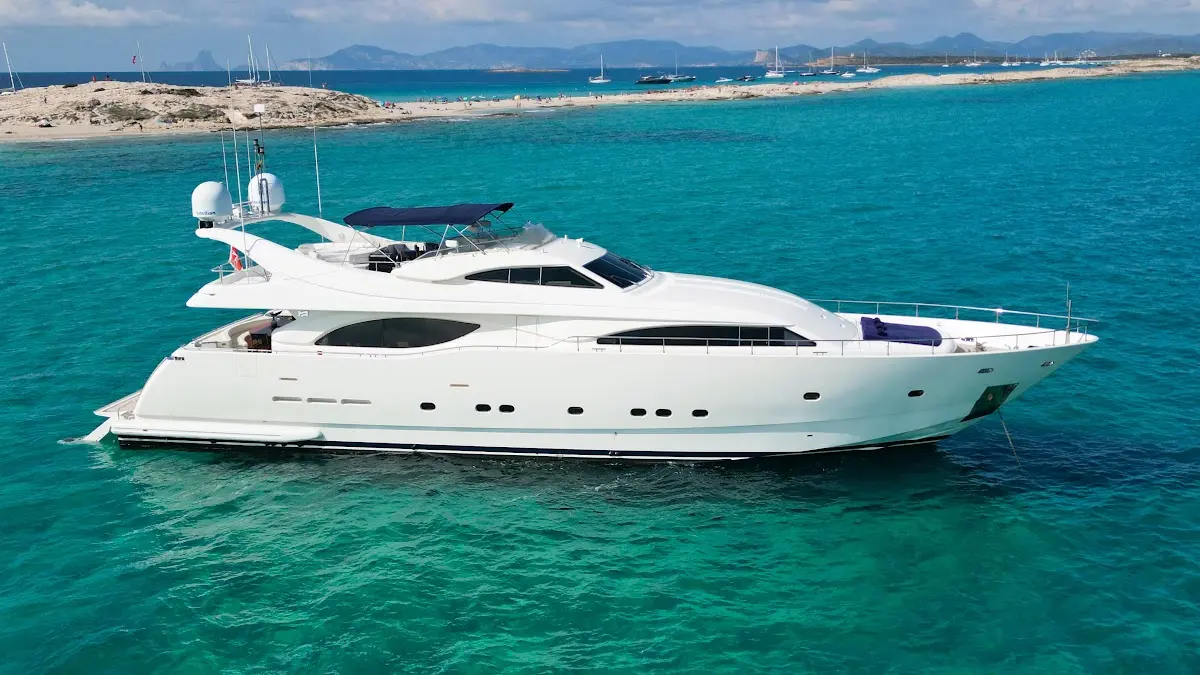 Yolo Too Yacht Charter