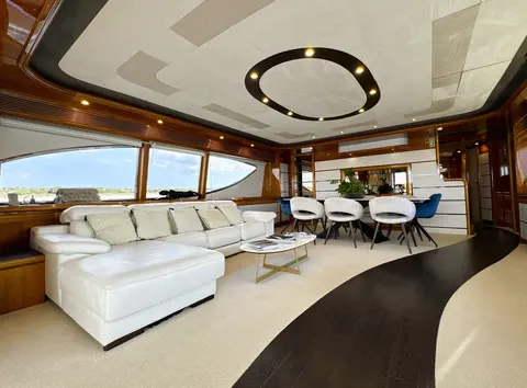 Yolo Too Yacht Charter, photograph 8