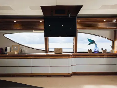 Yolo Too Yacht Charter, photograph 9