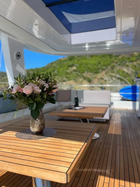 Yolo Yacht Charter, photograph 10