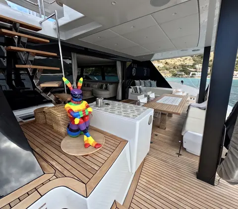Yolo Yacht Charter, photograph 11