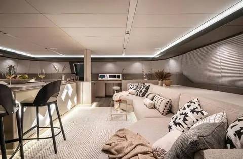 Yolo Yacht Charter, photograph 12