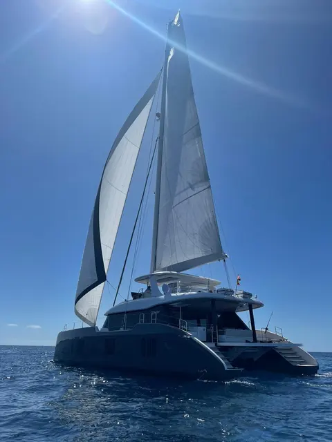 Yolo Yacht Charter, photograph 5