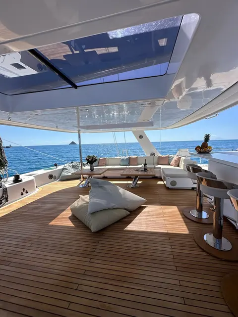 Yolo Yacht Charter, photograph 7