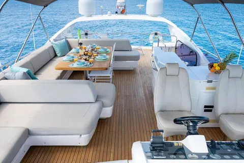 Zen Vibes Yacht Charter, photograph 5