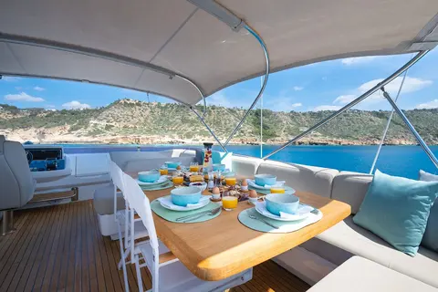 Zen Vibes Yacht Charter, photograph 6