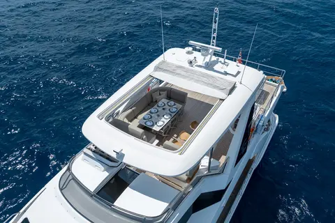 Zozo Yacht Charter, photograph 11