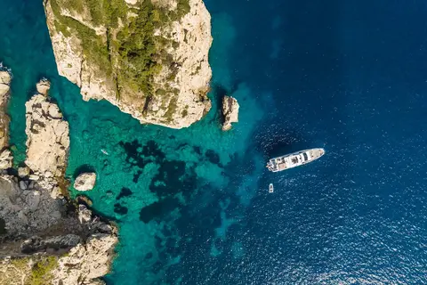 Zozo Yacht Charter, photograph 3
