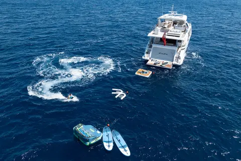 Zozo Yacht Charter, photograph 5