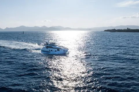 Zozo Yacht Charter, photograph 6