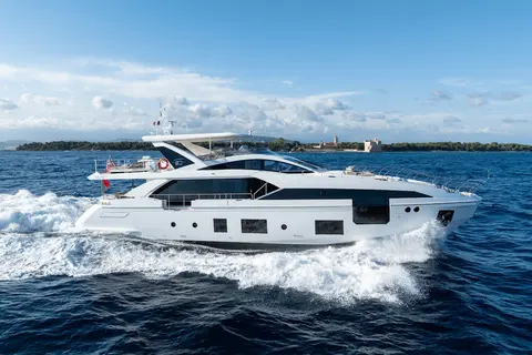 Zozo Yacht Charter, photograph 7