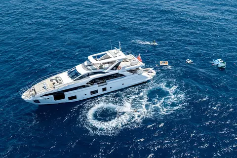 Zozo Yacht Charter, photograph 9