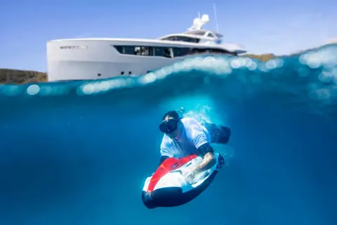 Explorer Charter, photograph 5