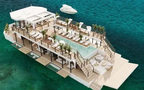 Abu Dhabi Grand Prix Yacht Charter, photograph 3