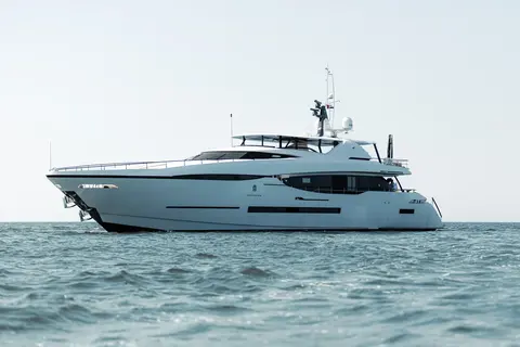 Abu Dhabi Grand Prix Yacht Charter, photograph 7